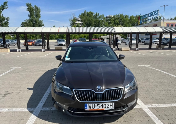 Skoda Superb cena 115000 przebieg: 140000, rok produkcji 2019 z Warszawa małe 191